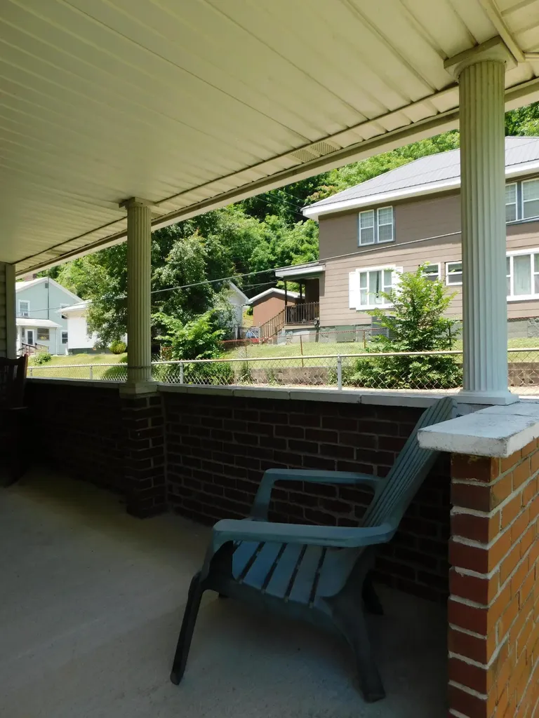 179 W Main Street Lynch KY 40855