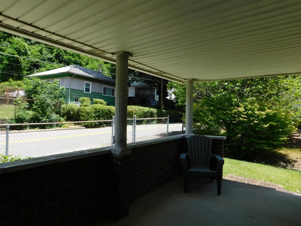 179 W Main Street Lynch KY 40855