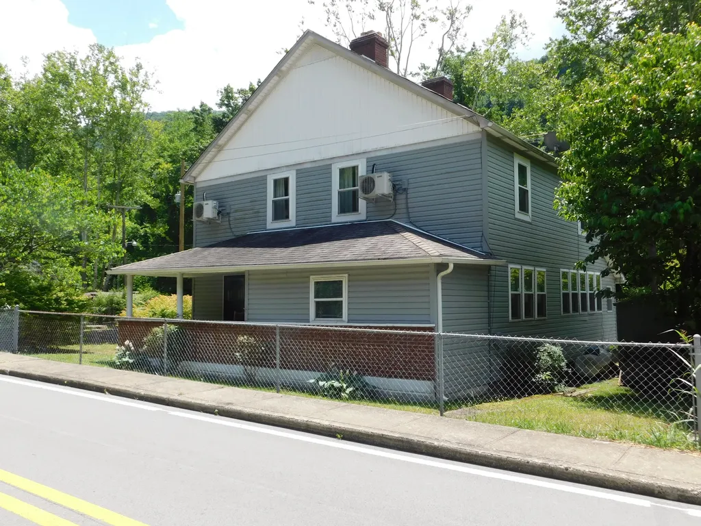 179 W Main Street Lynch KY 40855