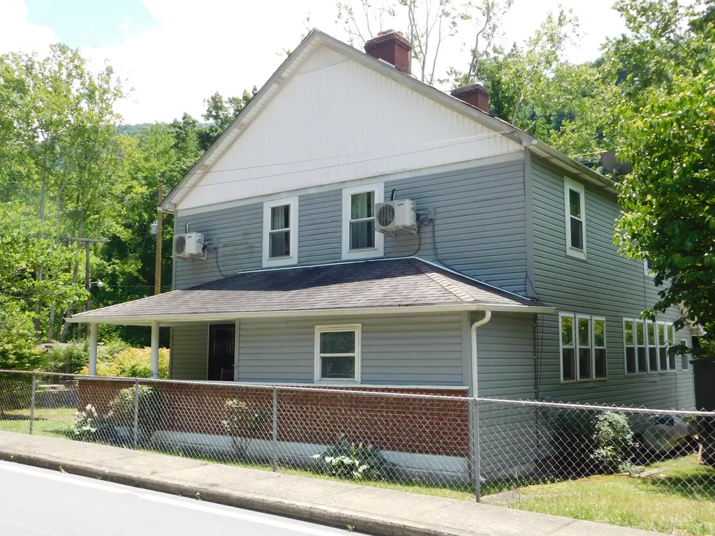 179 W Main Street Lynch KY 40855
