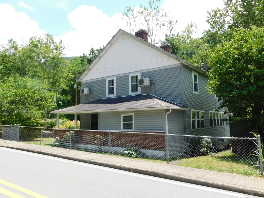 179 W Main Street Lynch KY 40855