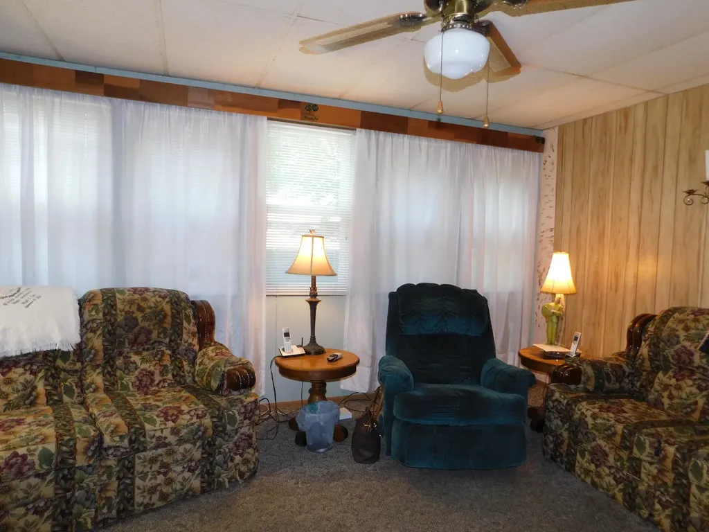 179 W Main Street Lynch KY 40855