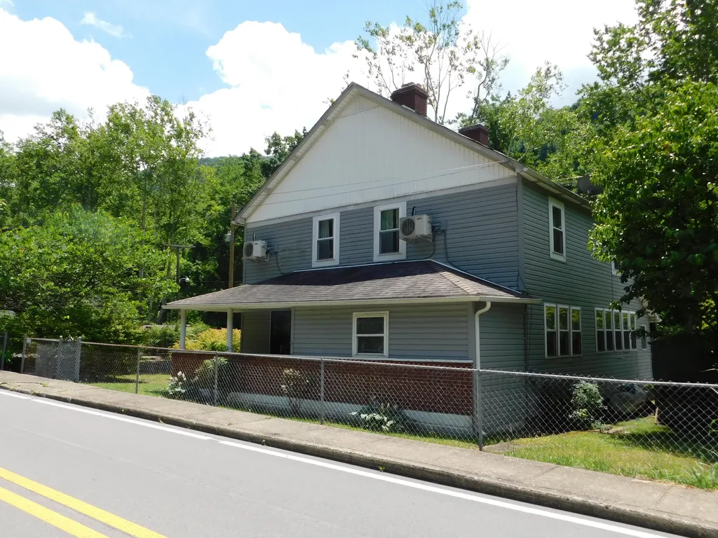 179 W Main Street Lynch KY 40855