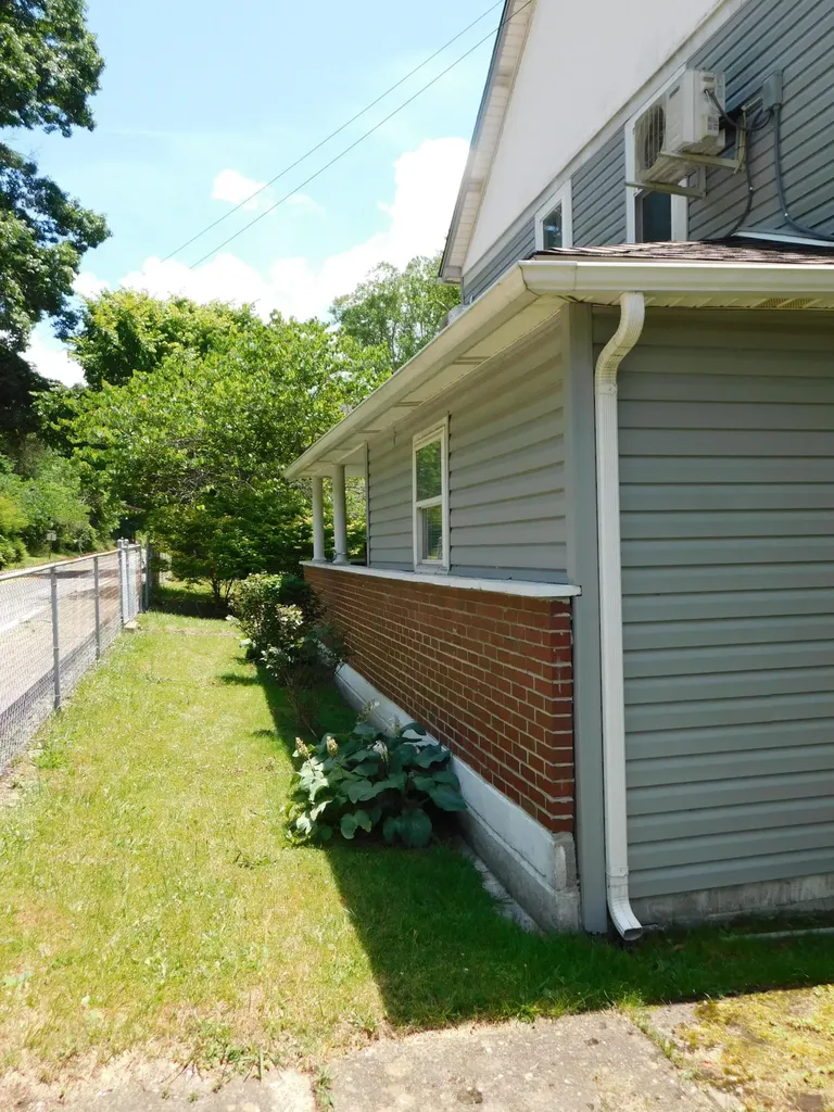 179 W Main Street Lynch KY 40855