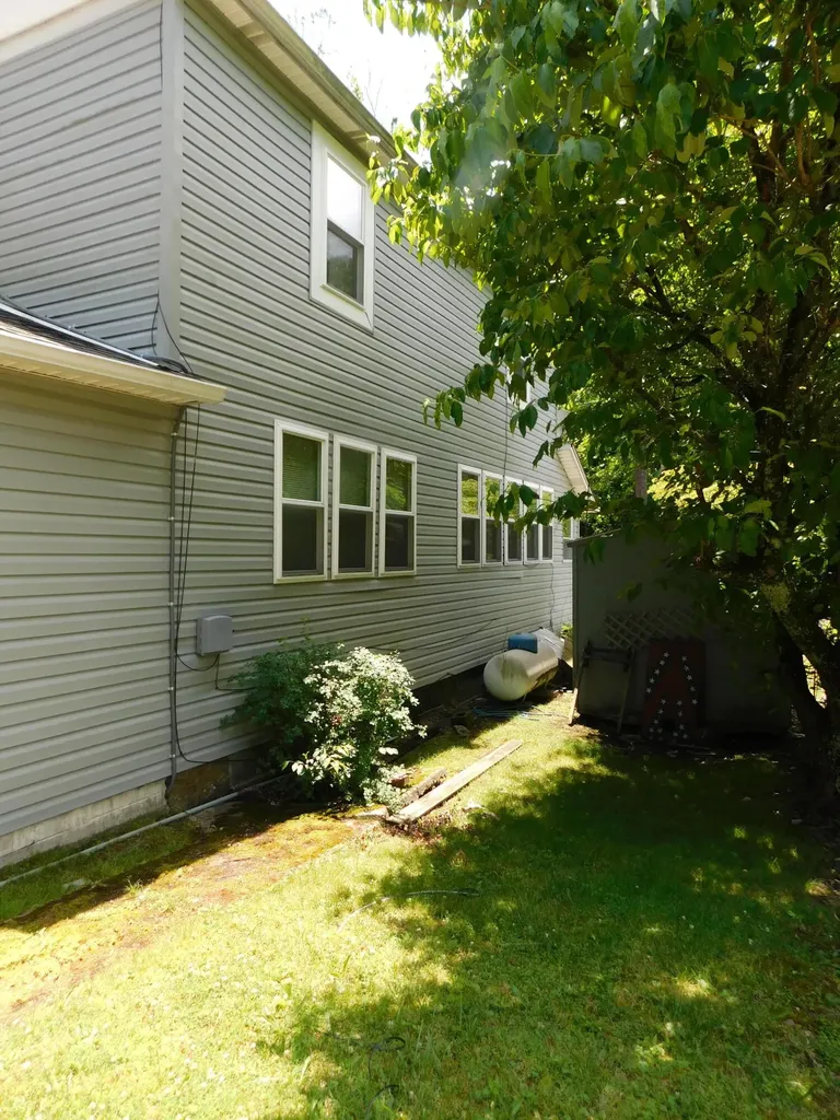 179 W Main Street Lynch KY 40855