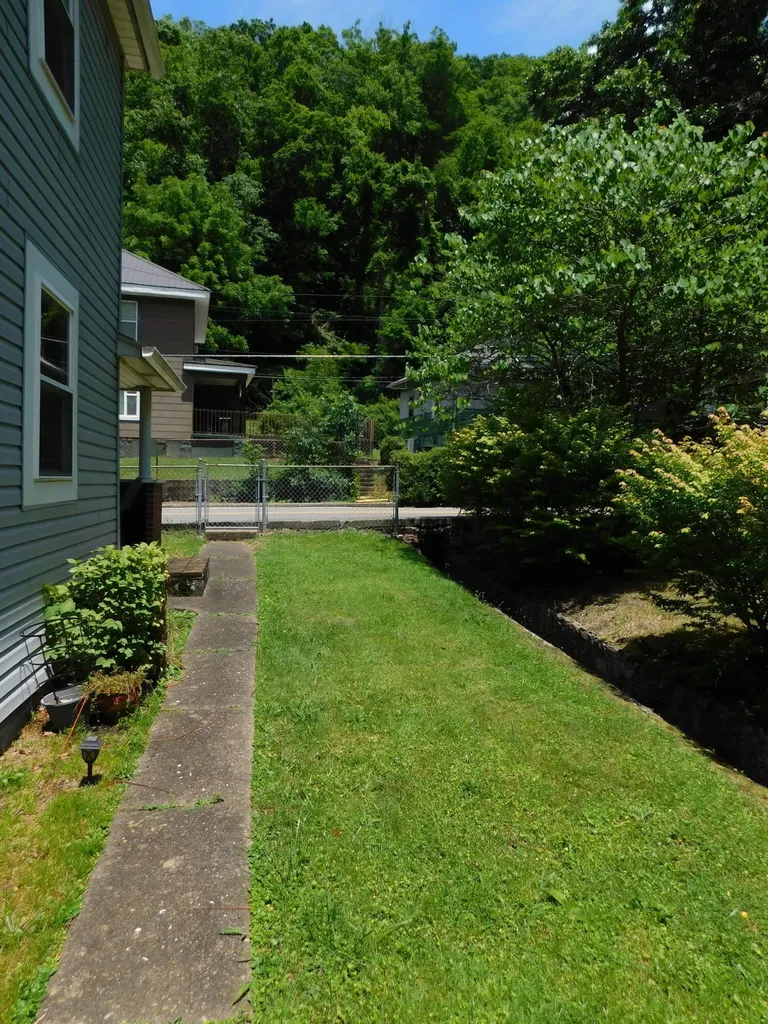 179 W Main Street Lynch KY 40855