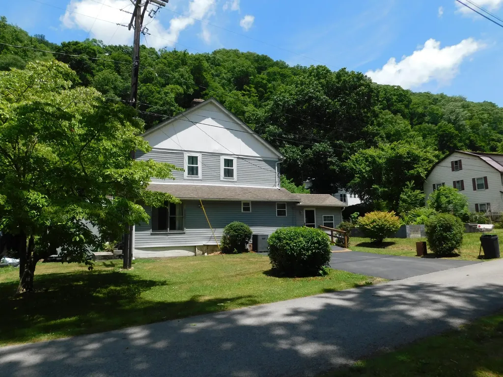 179 W Main Street Lynch KY 40855