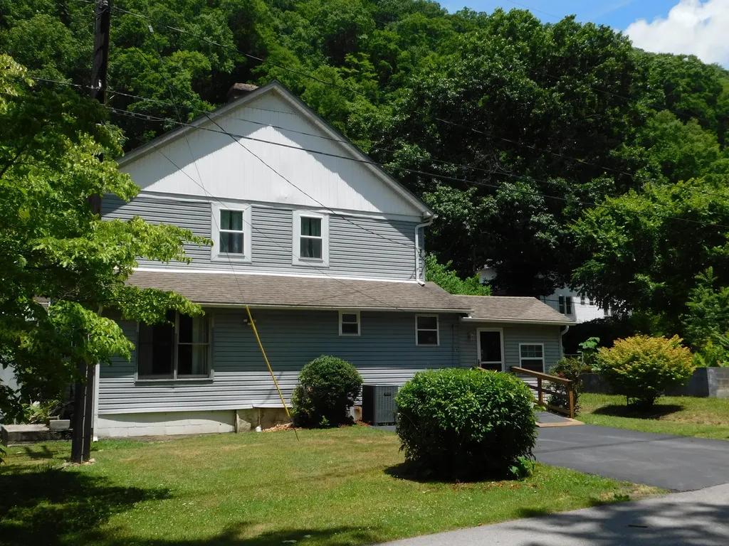 179 W Main Street Lynch KY 40855