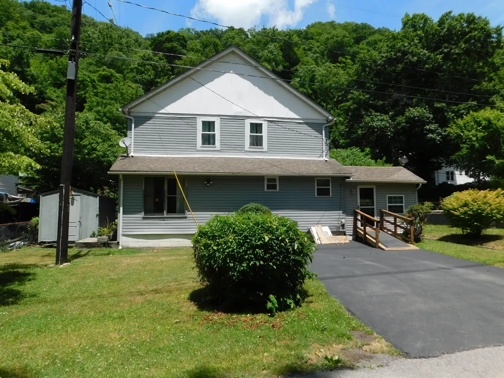 179 W Main Street Lynch KY 40855