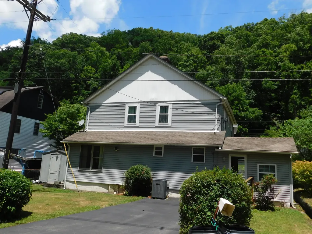 179 W Main Street Lynch KY 40855