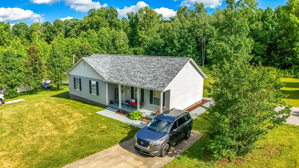1203 Dean Hundley Road East Bernstadt KY 40729