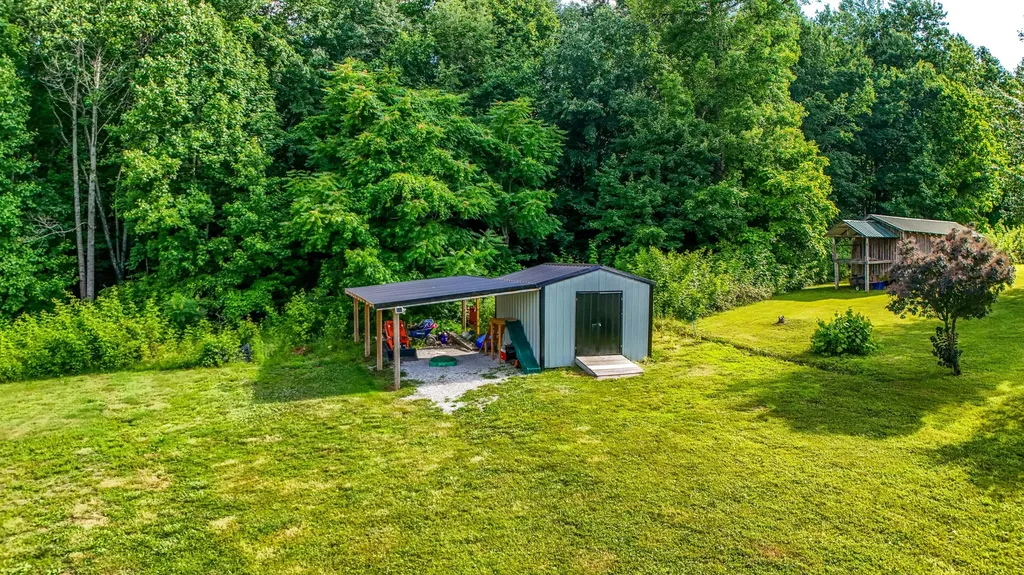1203 Dean Hundley Road East Bernstadt KY 40729