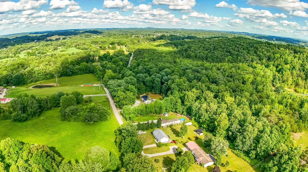 1203 Dean Hundley Road East Bernstadt KY 40729