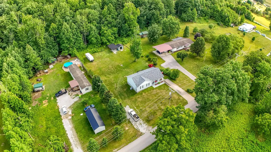 1203 Dean Hundley Road East Bernstadt KY 40729