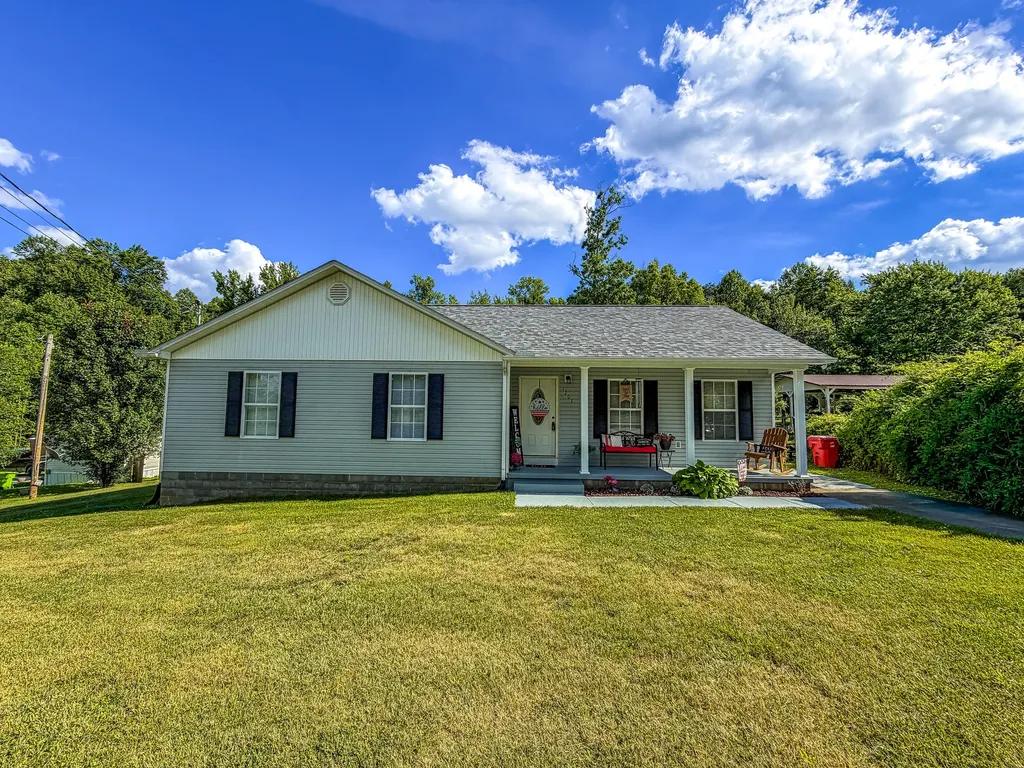 1203 Dean Hundley Road East Bernstadt KY 40729