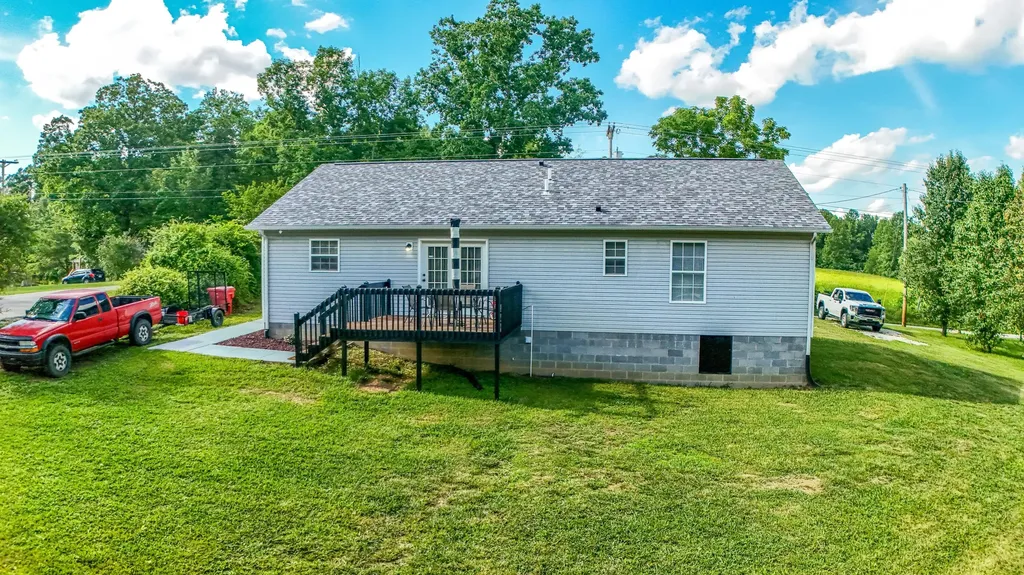 1203 Dean Hundley Road East Bernstadt KY 40729