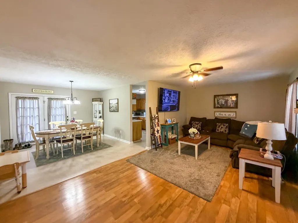 1203 Dean Hundley Road East Bernstadt KY 40729