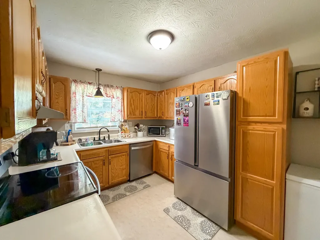 1203 Dean Hundley Road East Bernstadt KY 40729