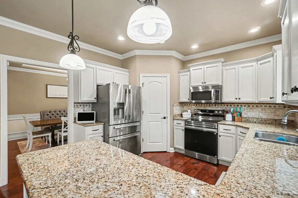1748 Sandhurst Cove Lexington KY 40509