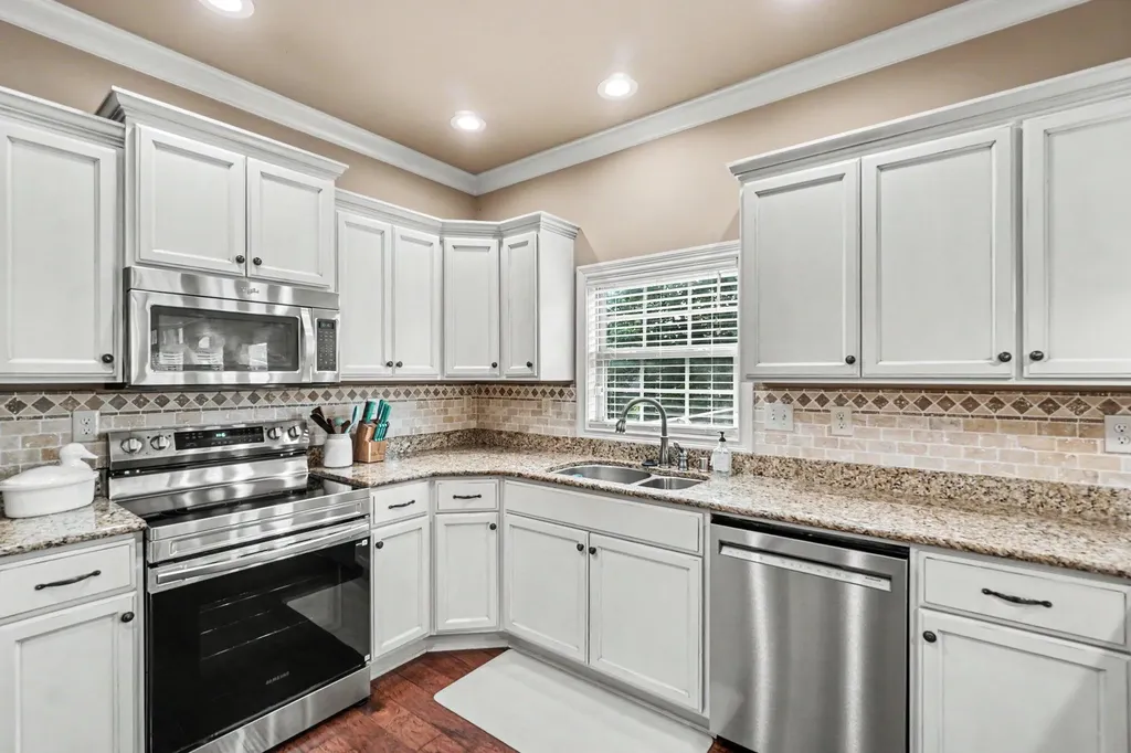 1748 Sandhurst Cove Lexington KY 40509