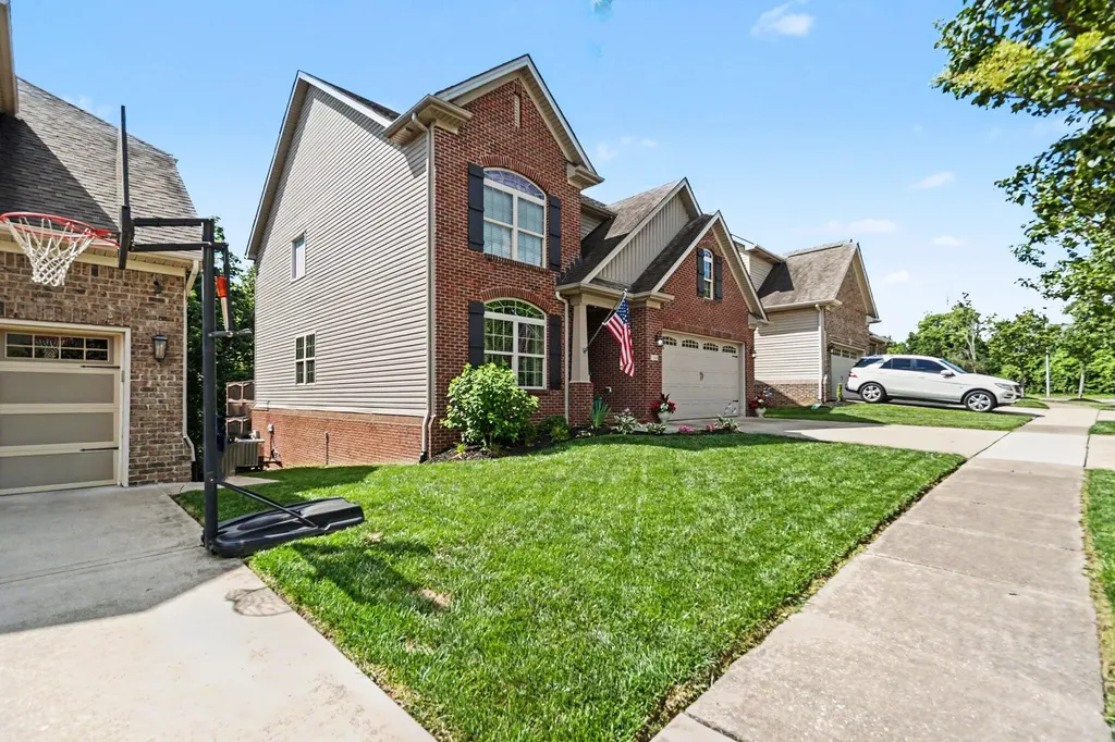 1748 Sandhurst Cove Lexington KY 40509