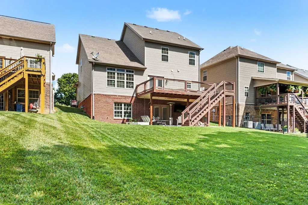 1748 Sandhurst Cove Lexington KY 40509