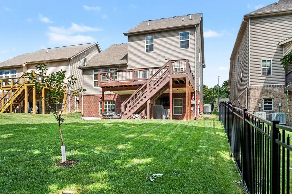 1748 Sandhurst Cove Lexington KY 40509