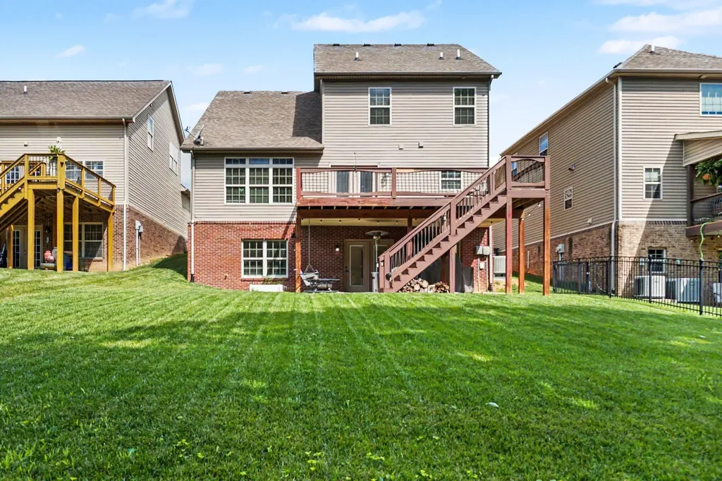 1748 Sandhurst Cove Lexington KY 40509