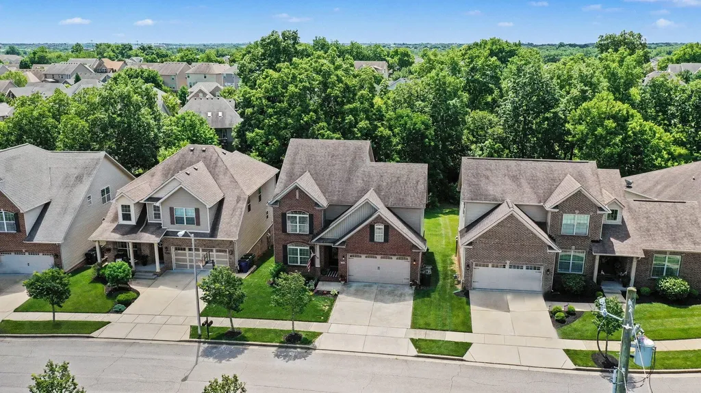 1748 Sandhurst Cove Lexington KY 40509
