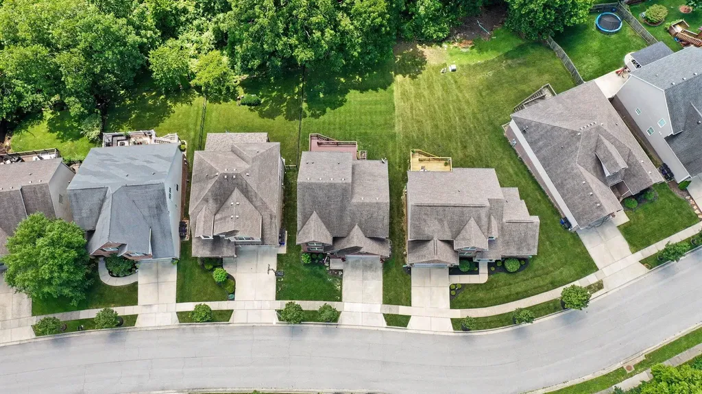 1748 Sandhurst Cove Lexington KY 40509