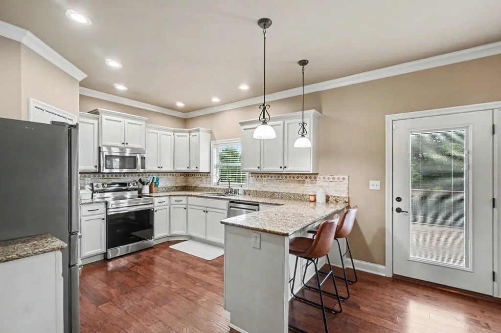 1748 Sandhurst Cove Lexington KY 40509