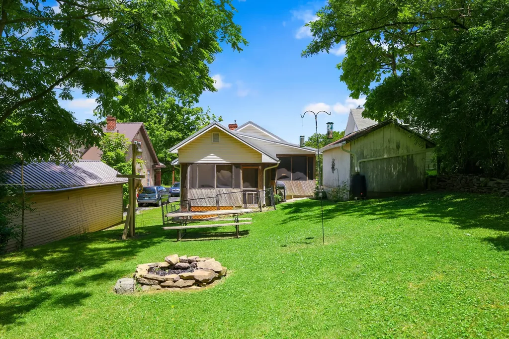 421 E Pleasant Street Cynthiana KY 41031