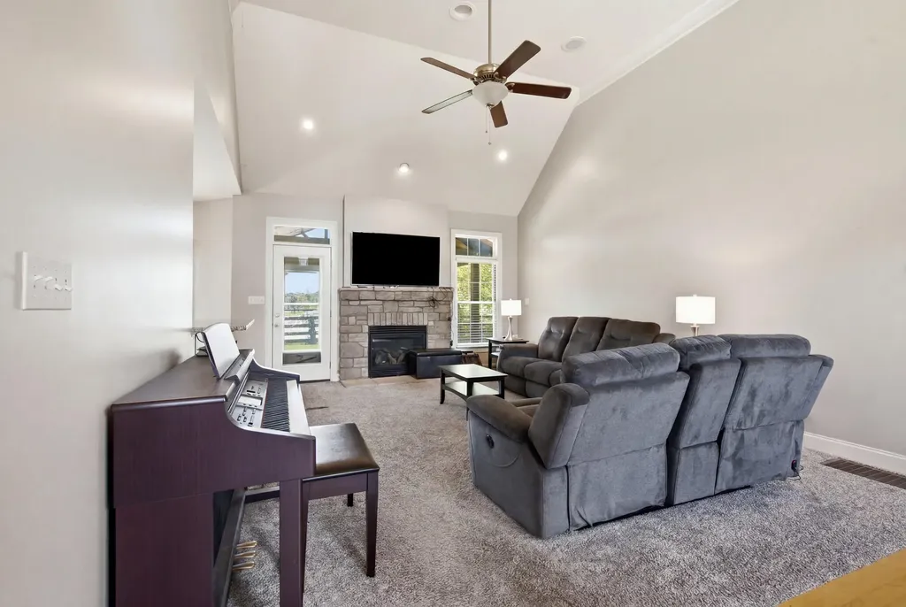 1084 Bay Colony Drive Richmond KY 40475