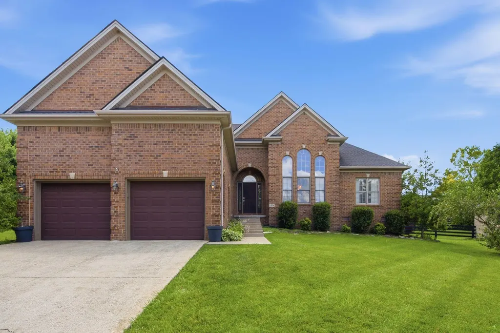1084 Bay Colony Drive Richmond KY 40475