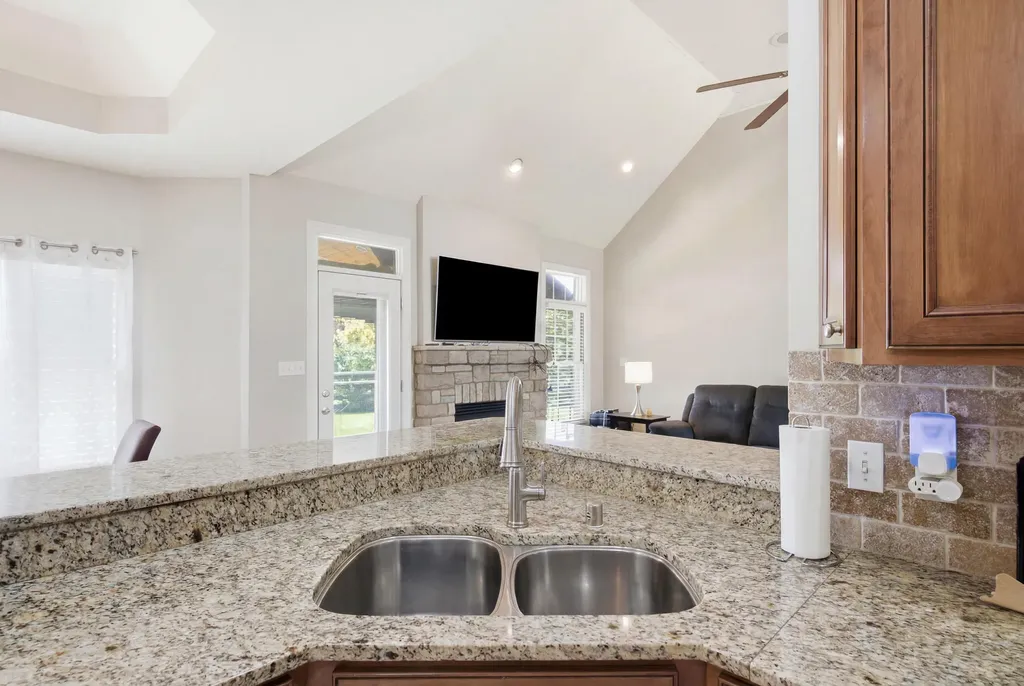 1084 Bay Colony Drive Richmond KY 40475