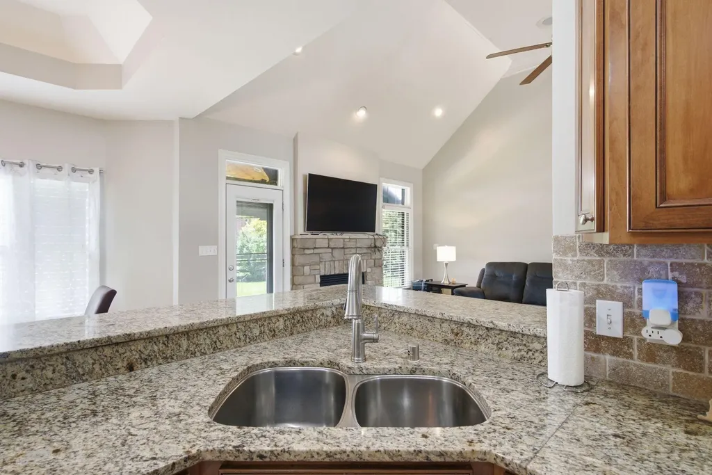 1084 Bay Colony Drive Richmond KY 40475
