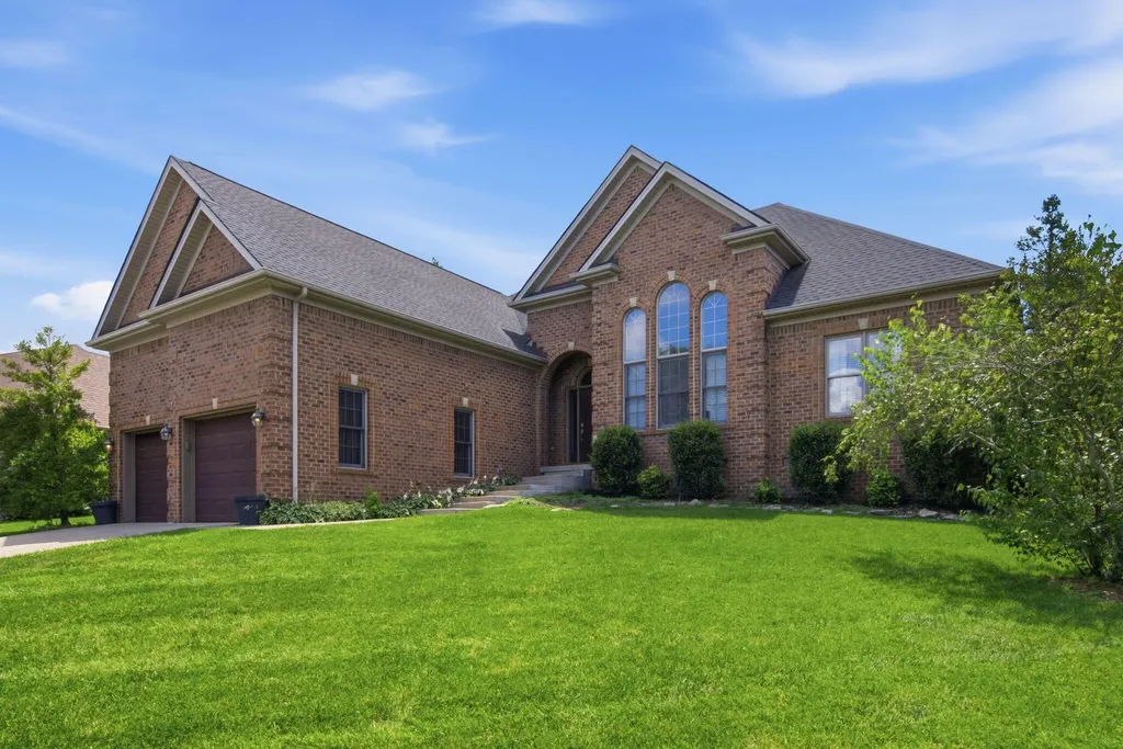 1084 Bay Colony Drive Richmond KY 40475