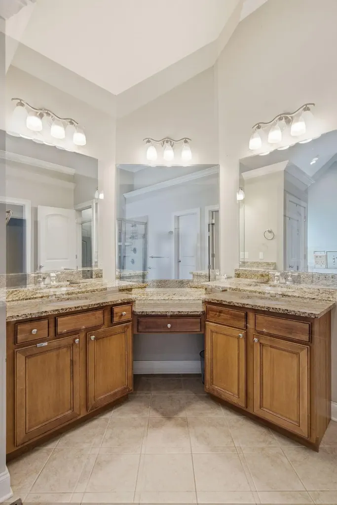 1084 Bay Colony Drive Richmond KY 40475