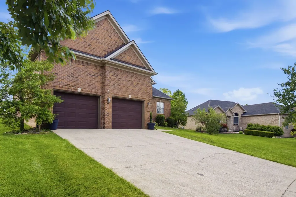 1084 Bay Colony Drive Richmond KY 40475