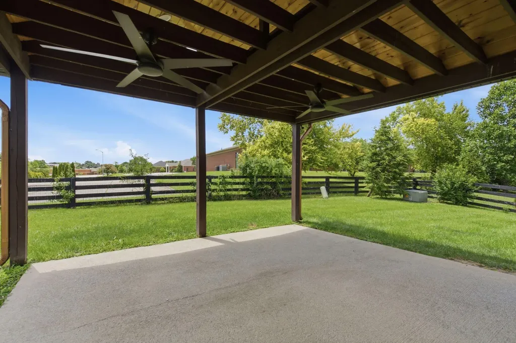 1084 Bay Colony Drive Richmond KY 40475