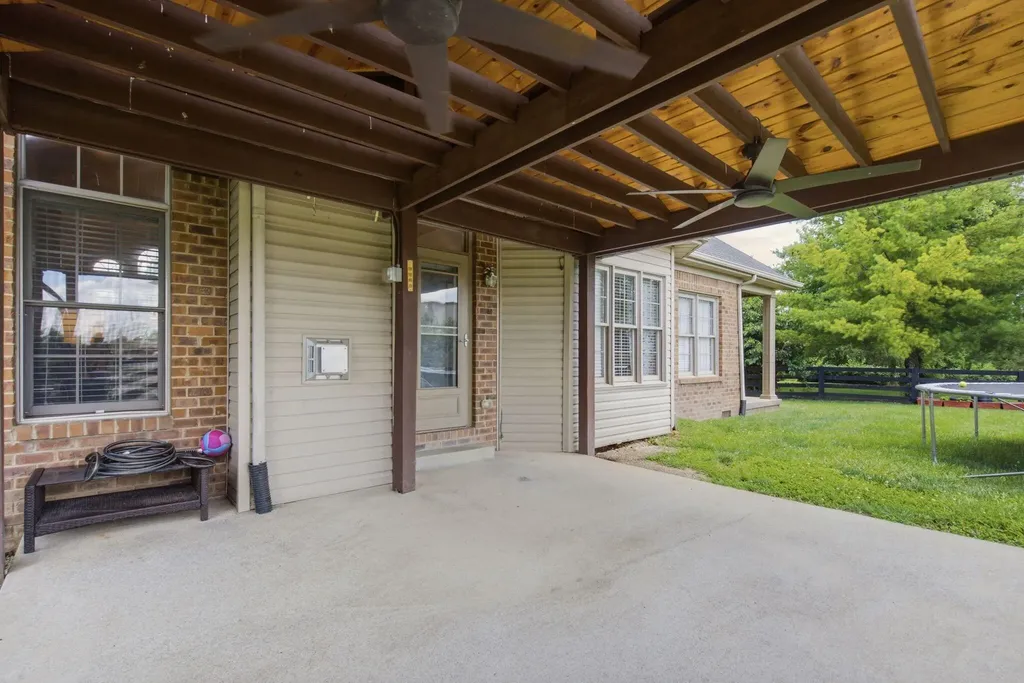 1084 Bay Colony Drive Richmond KY 40475