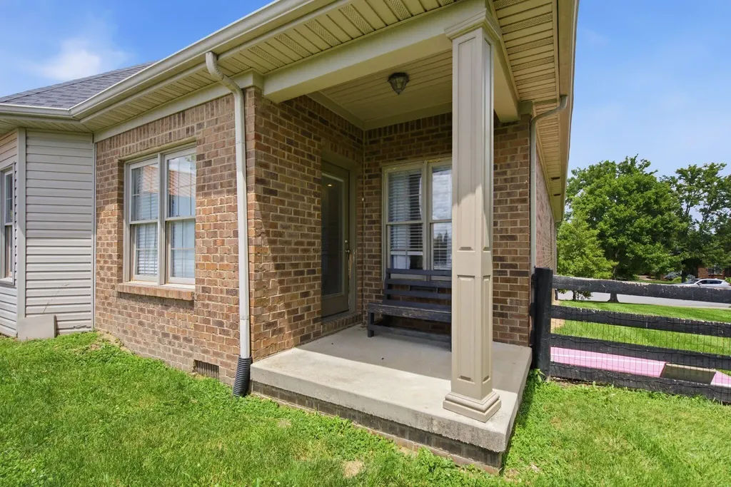 1084 Bay Colony Drive Richmond KY 40475