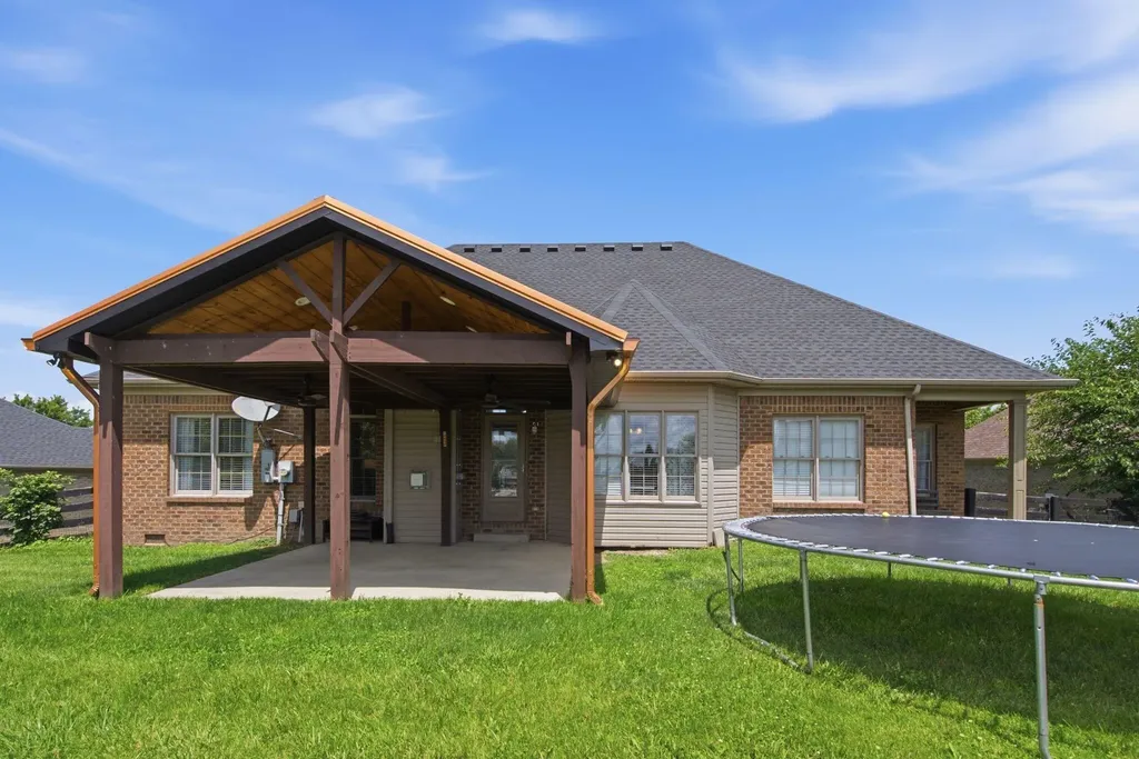 1084 Bay Colony Drive Richmond KY 40475