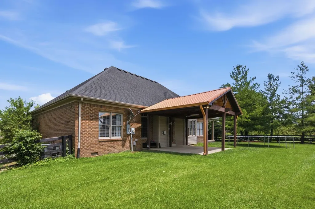 1084 Bay Colony Drive Richmond KY 40475
