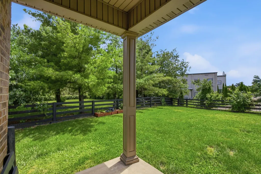1084 Bay Colony Drive Richmond KY 40475