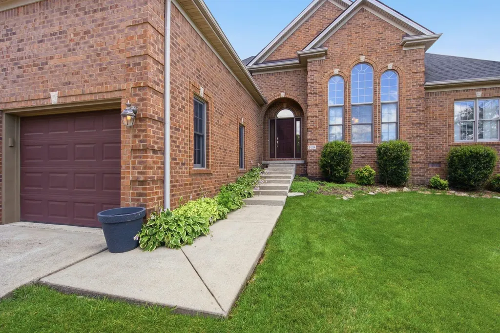 1084 Bay Colony Drive Richmond KY 40475