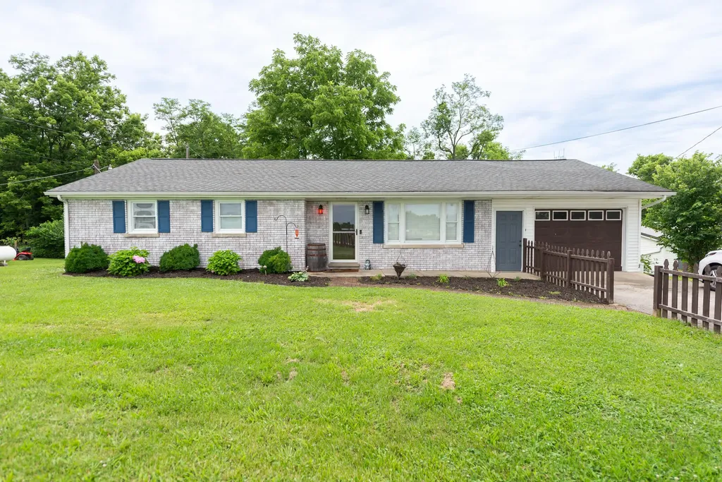 1105 Woodlake Road Stamping Ground KY 40379