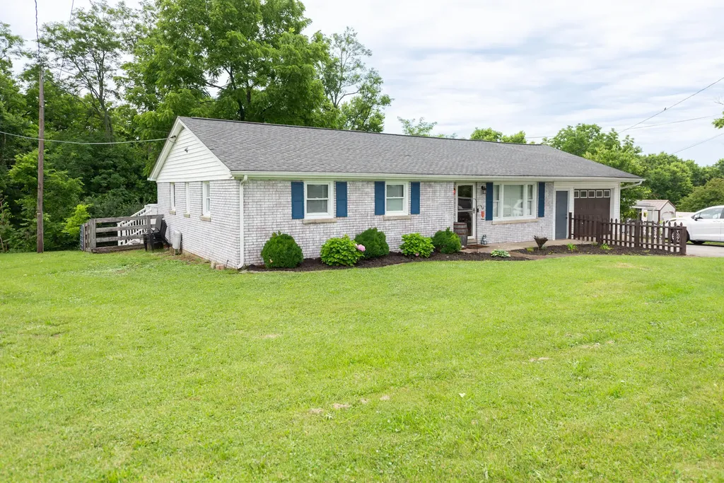 1105 Woodlake Road Stamping Ground KY 40379