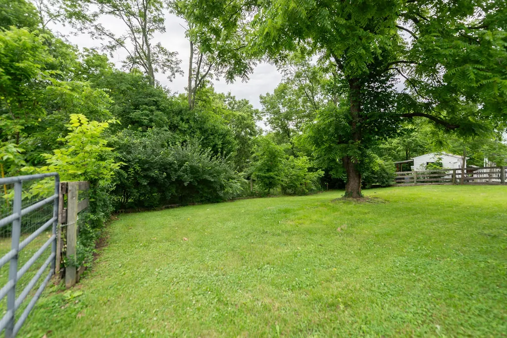 1105 Woodlake Road Stamping Ground KY 40379