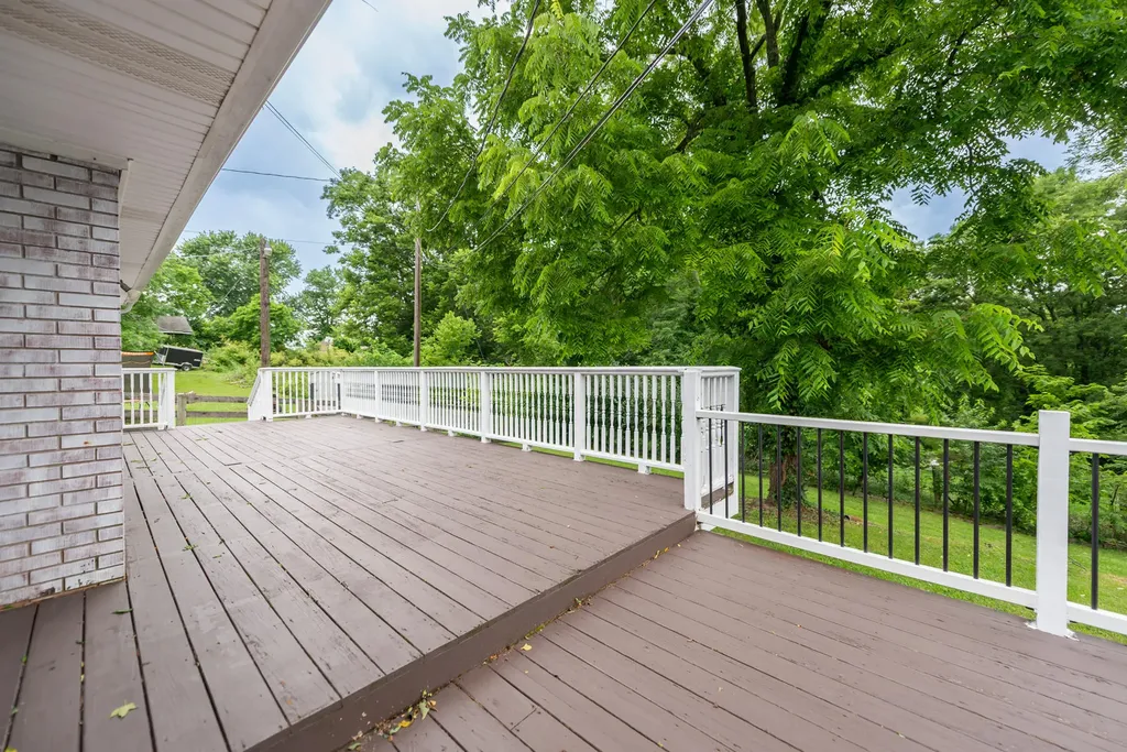 1105 Woodlake Road Stamping Ground KY 40379